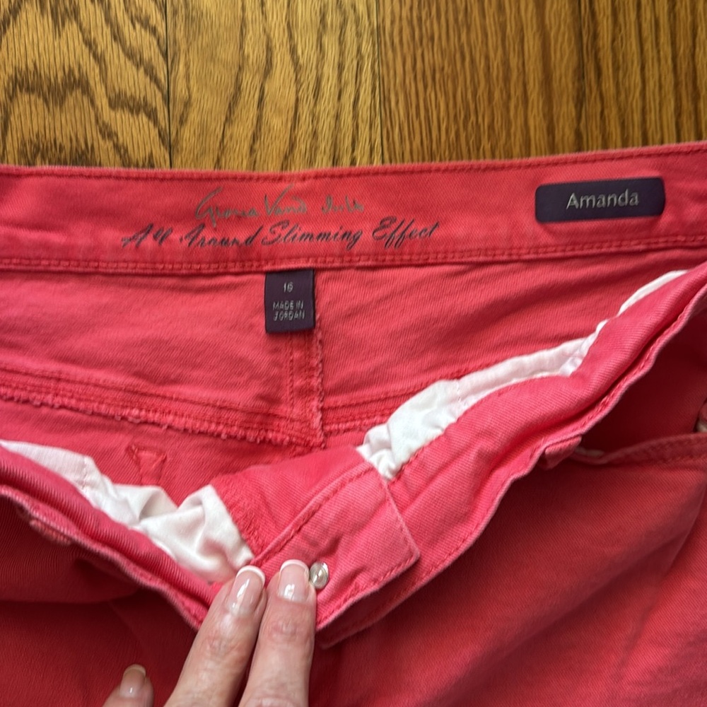 Gloria Vanderbilt Amanda, Salmon Colored Shorts 16 - Picture 2 of 4